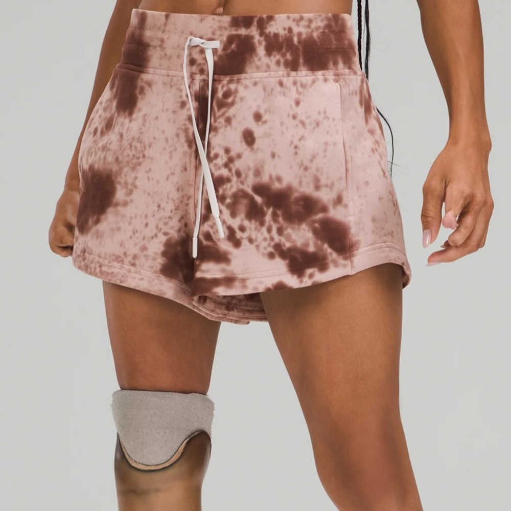 Lululemon inner glow high rise short